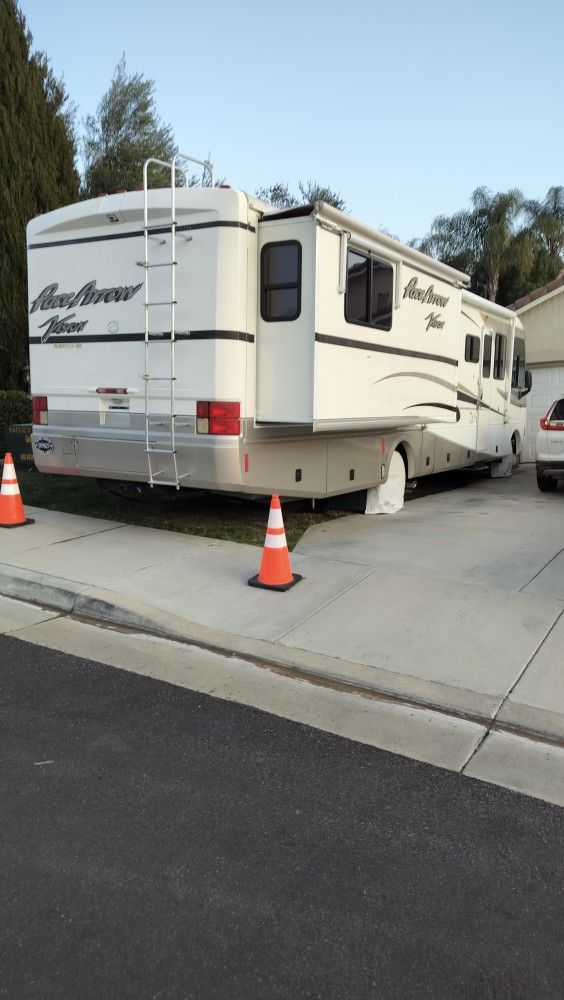 2001 Pace arrow vision Fleetwood