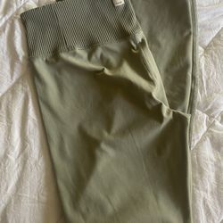 Vuori Rib Studio Leggings.  Size L.   