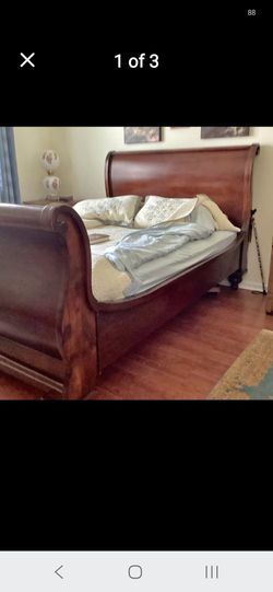 Queen sleigh bed