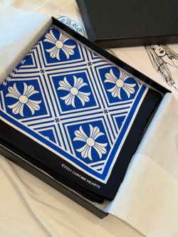 Chrom heart scarf
