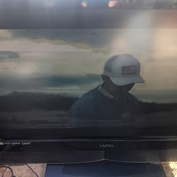 !! 32 In Vizio Television  With HDMI  No Remote 