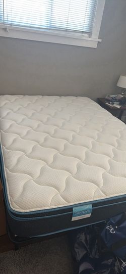 MOVING SALE - Queen Size Sleepy’s Calm Mattress