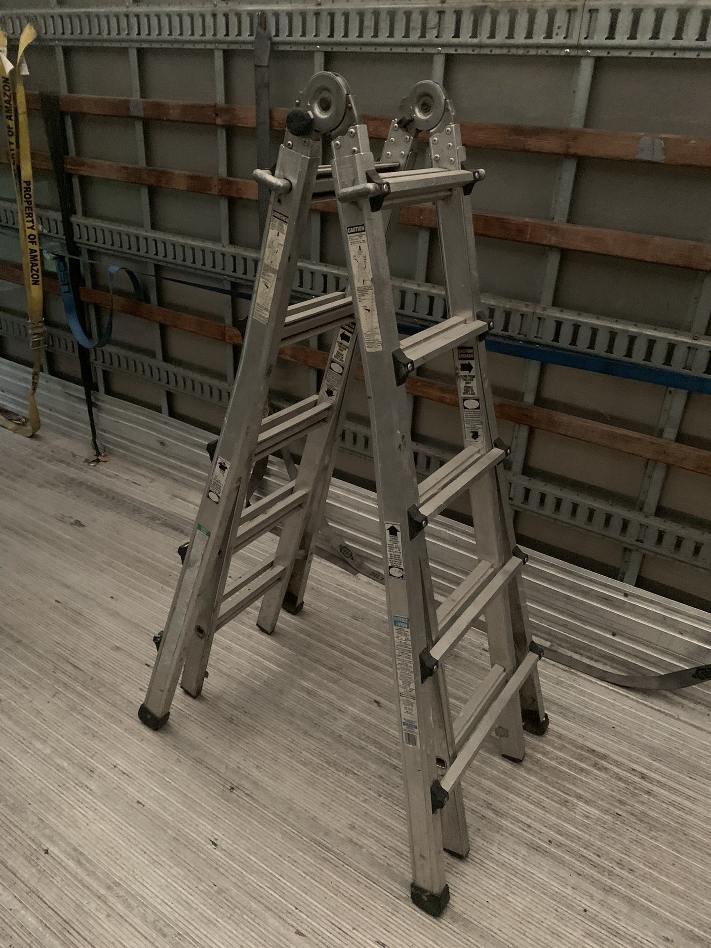 Adjustable Ladder 