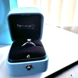 The Tiffany® Setting Engagement Ring in Platinum