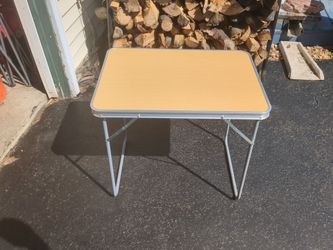 Aluminum folding table