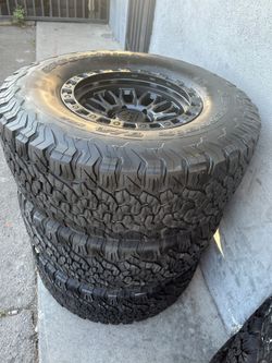 Vendo Riñes Nuevos 17x9 De Ancho De. 6-139.7 Lugs Con Llantas 315/70/R17 Bfgoodrich Por $950 ✅💯📲