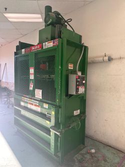 Vertical compactor baler