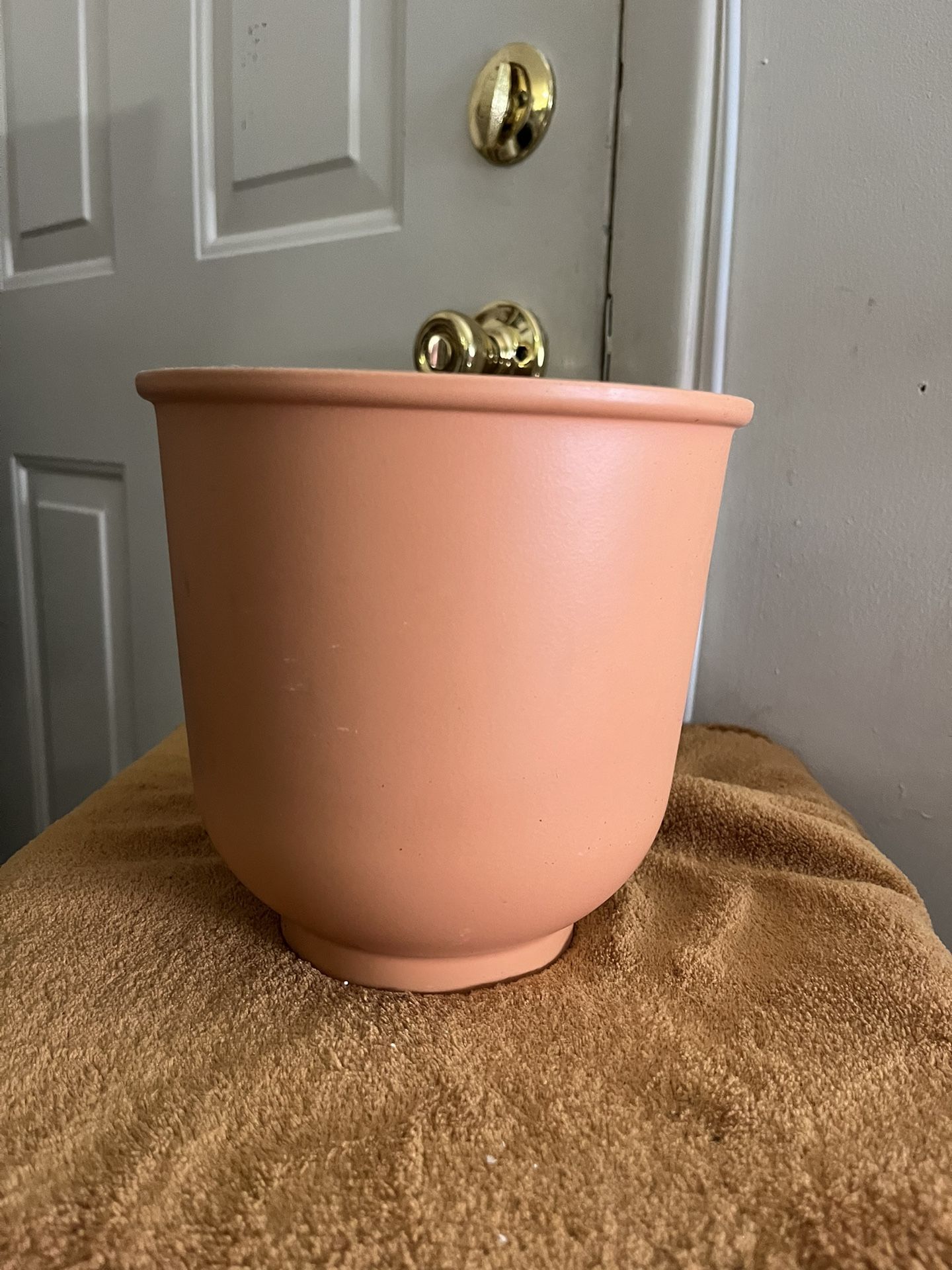 Ceramic Pot (7”T x 6 3/4”W)