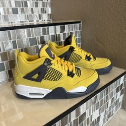 Air Jordan 4 Retro Lightning 