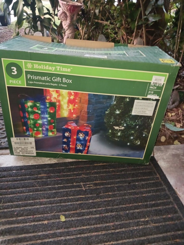 BRAND NEW NEVER USED 3PC LED OUTDOORS HOLIDAY PRESENTS 20 FINAL PRICE