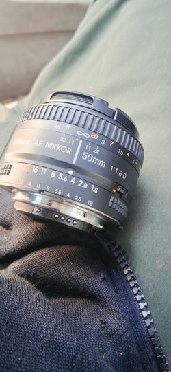 Nikon lense for camera 1:1.8 D