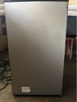 Mini refrigerator