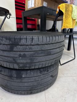 2 Michelin tires 235/45/18