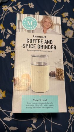 Coffee and spice grinder