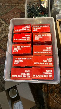 10 boxes of 300 multicolor lights