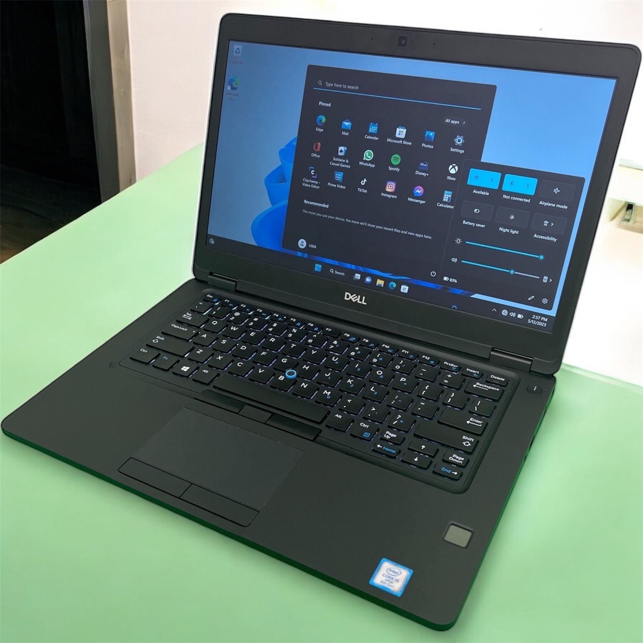 Dell i5 vPro 8th Quad Core Full HD Touchscreen laptop / Windows 11 Pro / SSD 256GB / RAM 8GB / Camera / HDMI / USB C / Bluetooth / Charger / Backlit