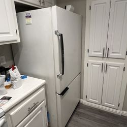 FREE Amana Bottom Freezer Fridge – Lake Forest, CA