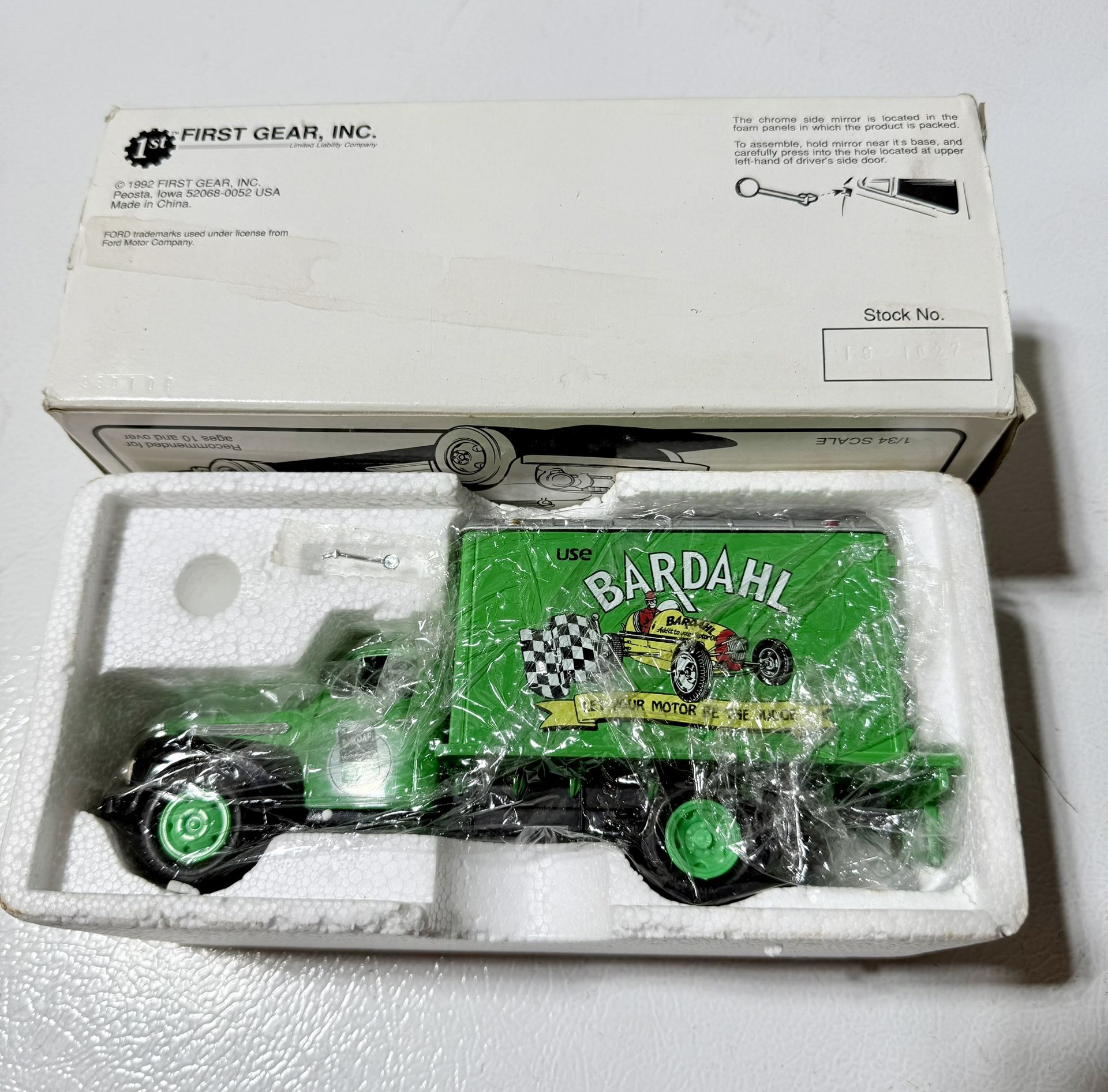 1:34 Scale 1951 Ford F-6 Dry Goods Van die-cast model