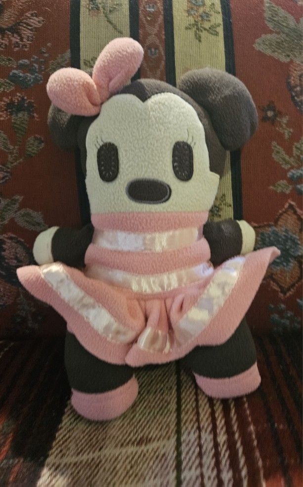 WALT DISNEY WORLD  MINNIE MOUSE POOK- A -LOOZ  12" PLUSH DOLL 