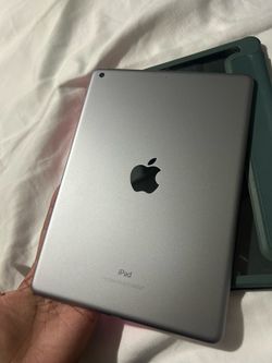 iPad 6th Gen 128 GB
