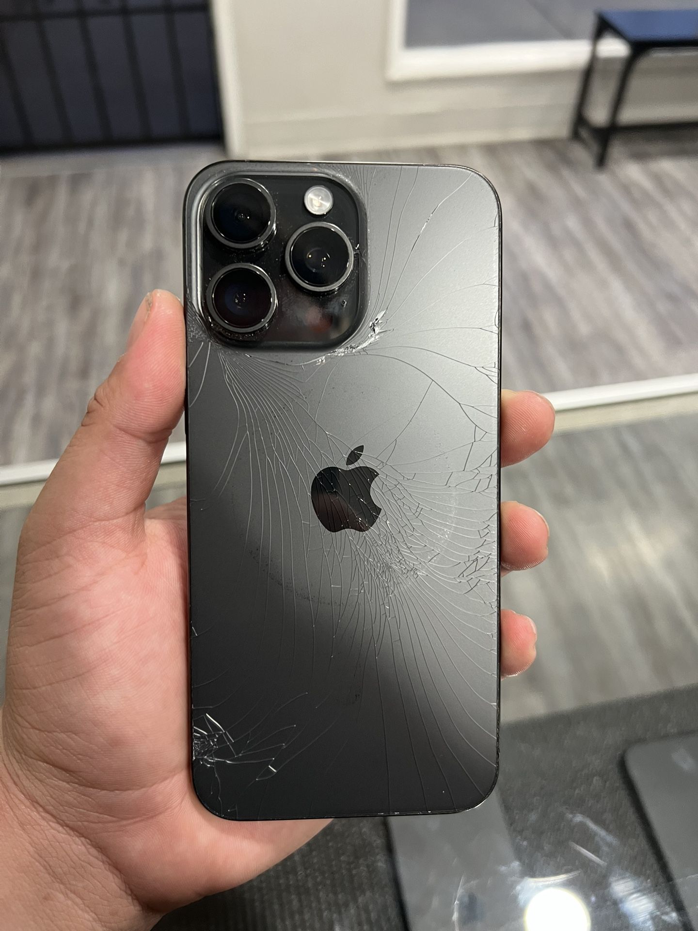 iPhone 15 Pro Max Backkk