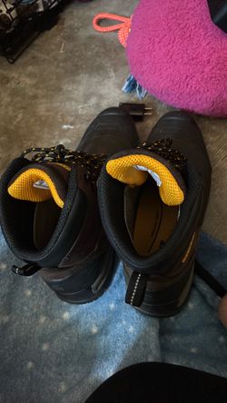 Size 12 Men’s DeWALT work boots
