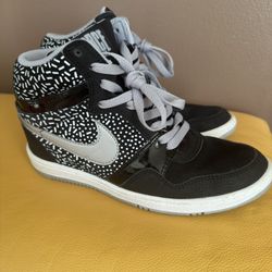 Nike/ Women/ Force fly Hidden Wedge/ sneakers/ 8,5