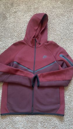 Mens Medium Burgundy Nike Tech