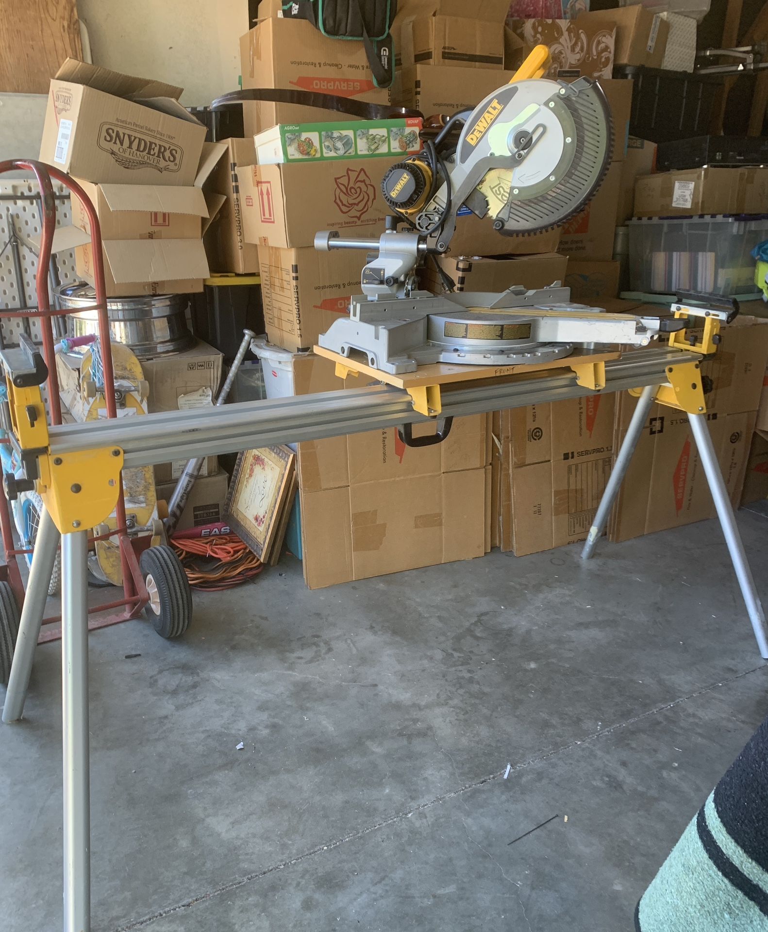 DEWALT 12” MITER SAW . DW718 COMPOUND MITER SAW