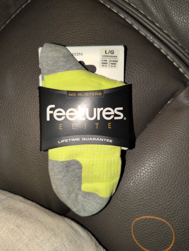 Features Max Cushion Socks Large