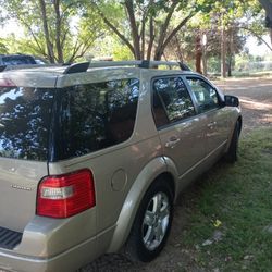 Ford 2005 Freestyle Awd Limeted With 180 000 Miles