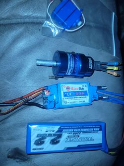 Water cooled hobbywing 3900 kv with new 60 Amp esc and new servo and new 3s battery
