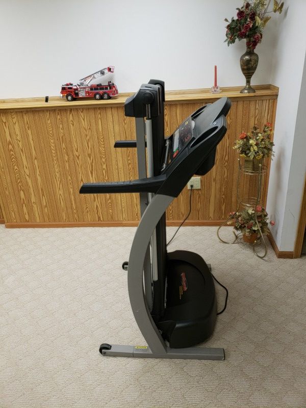 Treadmill great condition! Proform crosswalk advanced 525x for Sale in