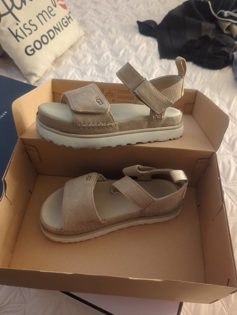UGGs Like New Wore Once Size7