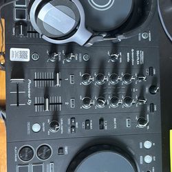 DDJ FLX4 Controller & Headphones
