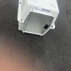 26x19x19” Good Condition Like New Plastic Dog Gauge
