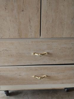 Armario Color Beige Tiene 2 Gavetas Usado En Excelente Condiciones 