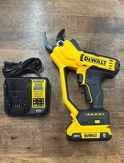 DeWalt 20V Max Cordless Pruner DCPR320 W/ Battery & Charger *5793