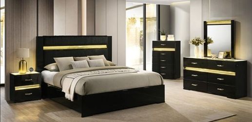 Brand New Black & Gold 4pc Queen Bedroom Set (Available in Eastern King)
