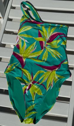 Women’s like new old navy bathing suit size S. If posted it’s available. Only msg for pick up