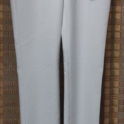 Express(NWT) "Columnist" low rise barely boot cut fitted through the hip and thigh,White
size 0 Reg