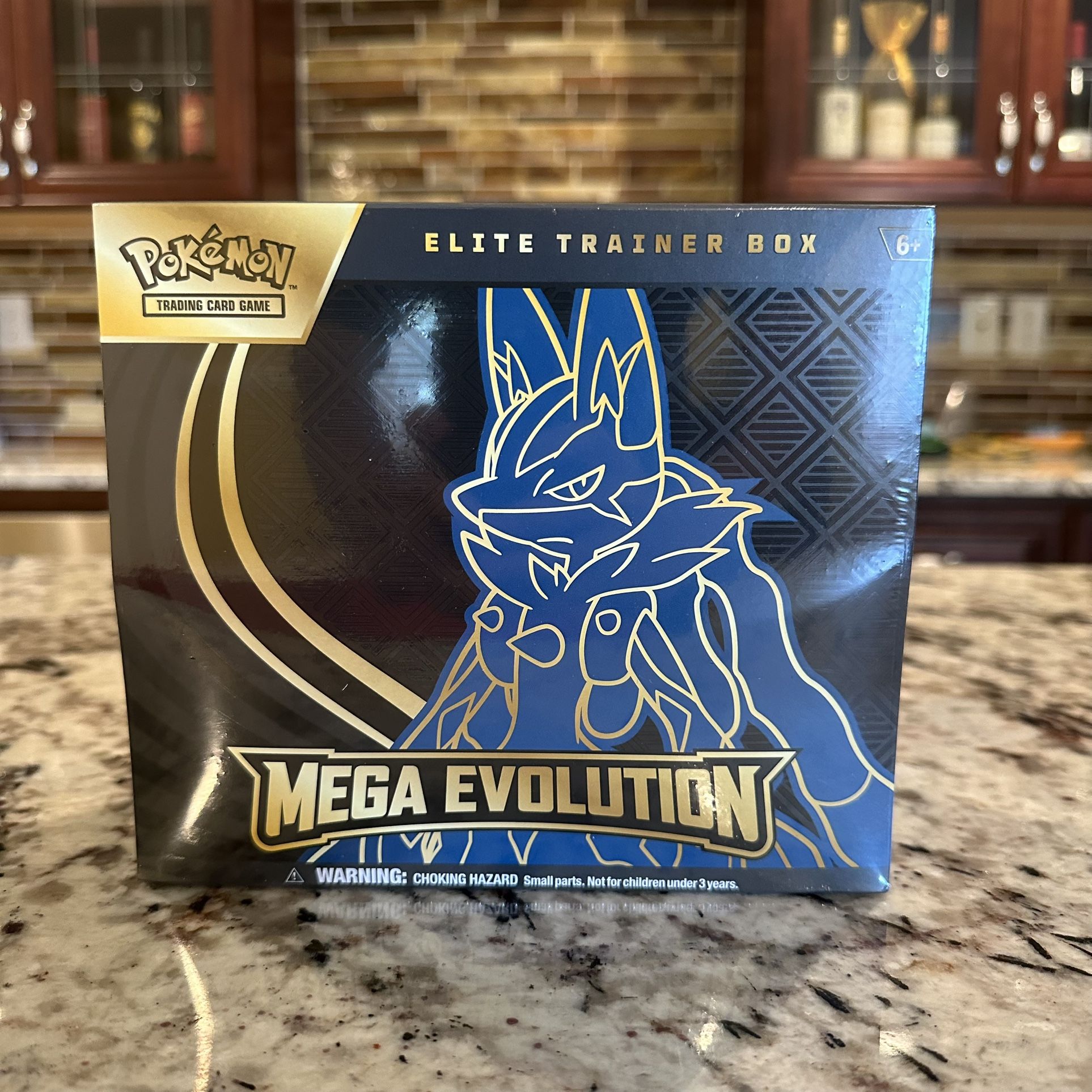 Pokémon Mega Evolutions Lucario ETB