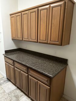 Upper and lower cabinets w/ countertop