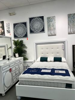 Michael Amini Sky Tower Queen Bedroom Set 4 Pcs. Floor Model Sale Price