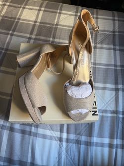 Anne Klein Gold Glitter Heels – Elegant & Stylish