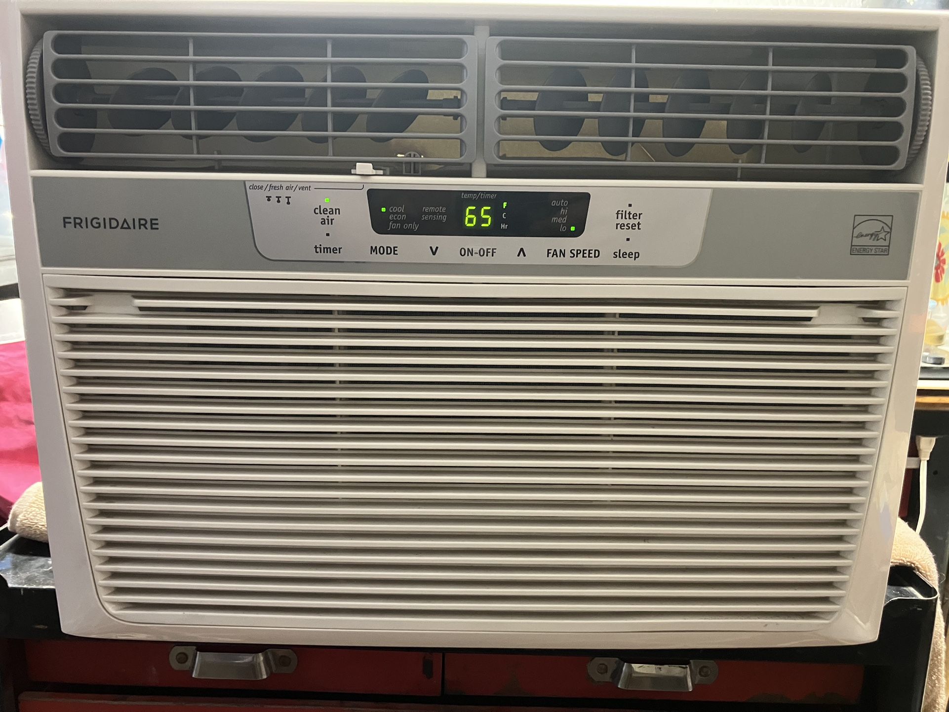 Frigidaire FFRE1033S1 10,000 BTU Window Air Conditioner with Temperature Sensing Remote ac a/c fan