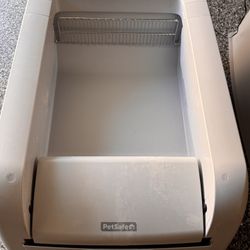 PetSafe ScoopFree Clay Clumping Self-Cleaning Litter Box
