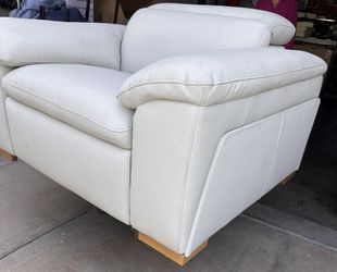 DIVANY CASA GREGORY RECLINER CHAIR ((free Delivery))🚚