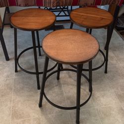 1 Table Stool Left