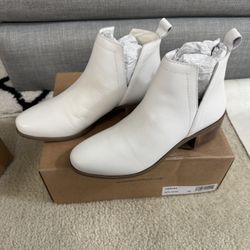 White Leather Closed Toe White Boots Bootie 8 Cowboy Cowgirl
